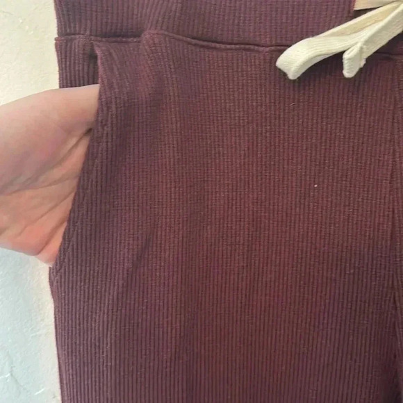 MONROW Brushed Rib Straight Sweat in Merlot - Picture 4 of 8